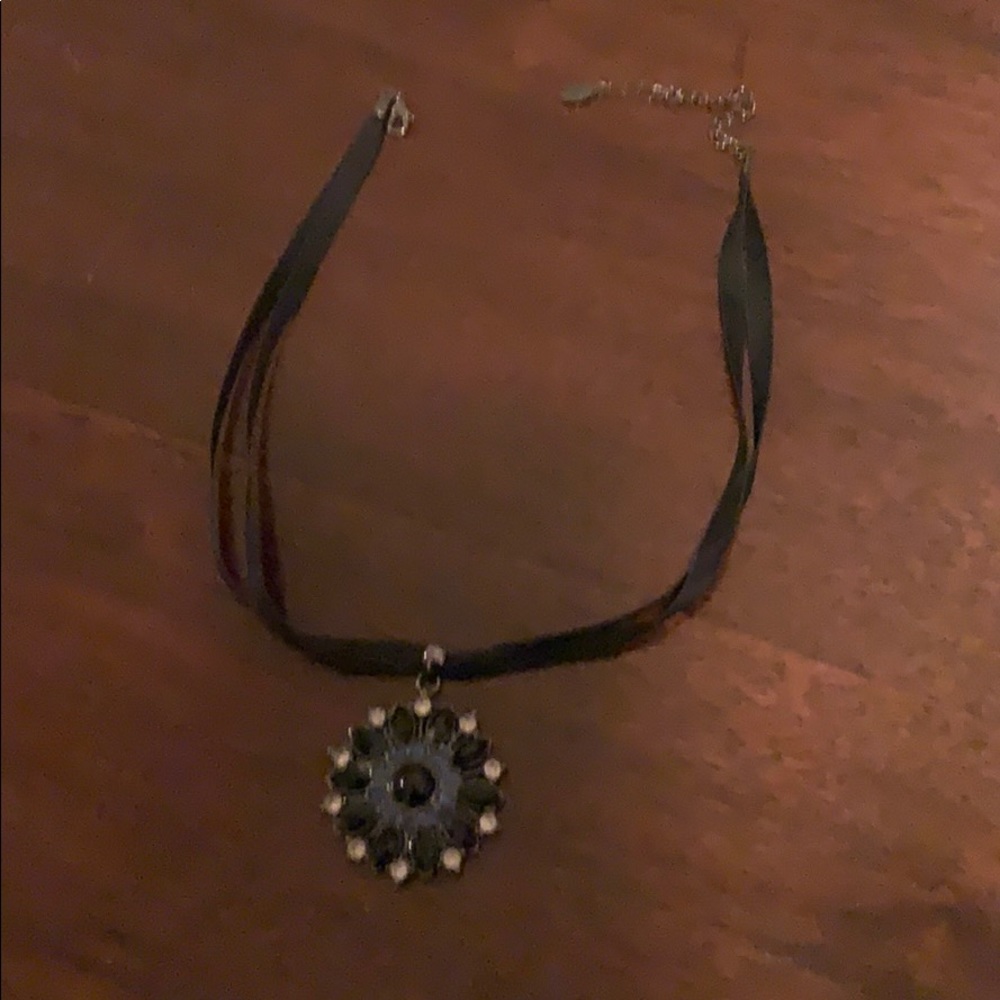 Black 15” choker necklace w/beaded crystalpendant